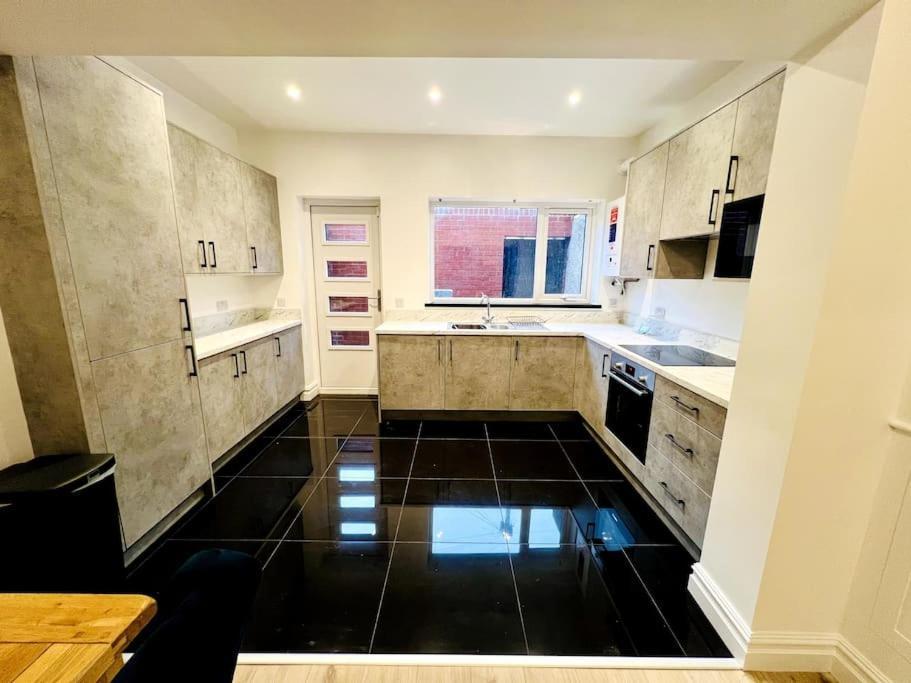 Вилла Modern 2-Bed In Blyth Centre Экстерьер фото
